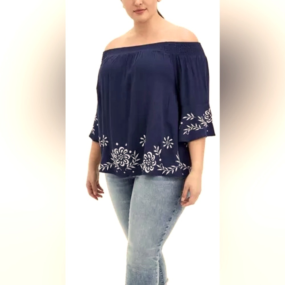 Torrid embroidered blouse / tunic with a smocked neckline. Navy blue, white. 3XL